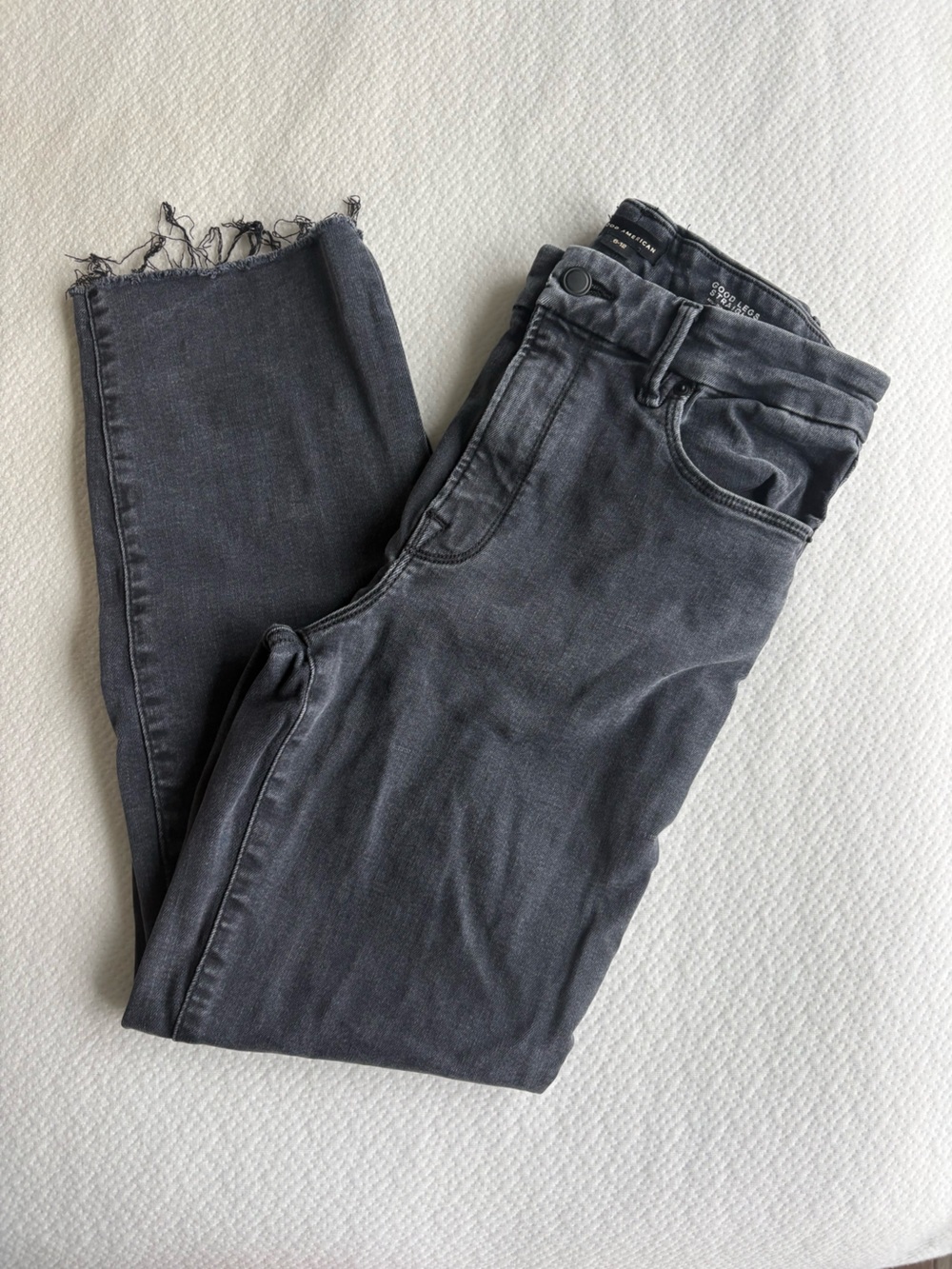 Good American Always Fits Good - Classic Slim Straight Jeans